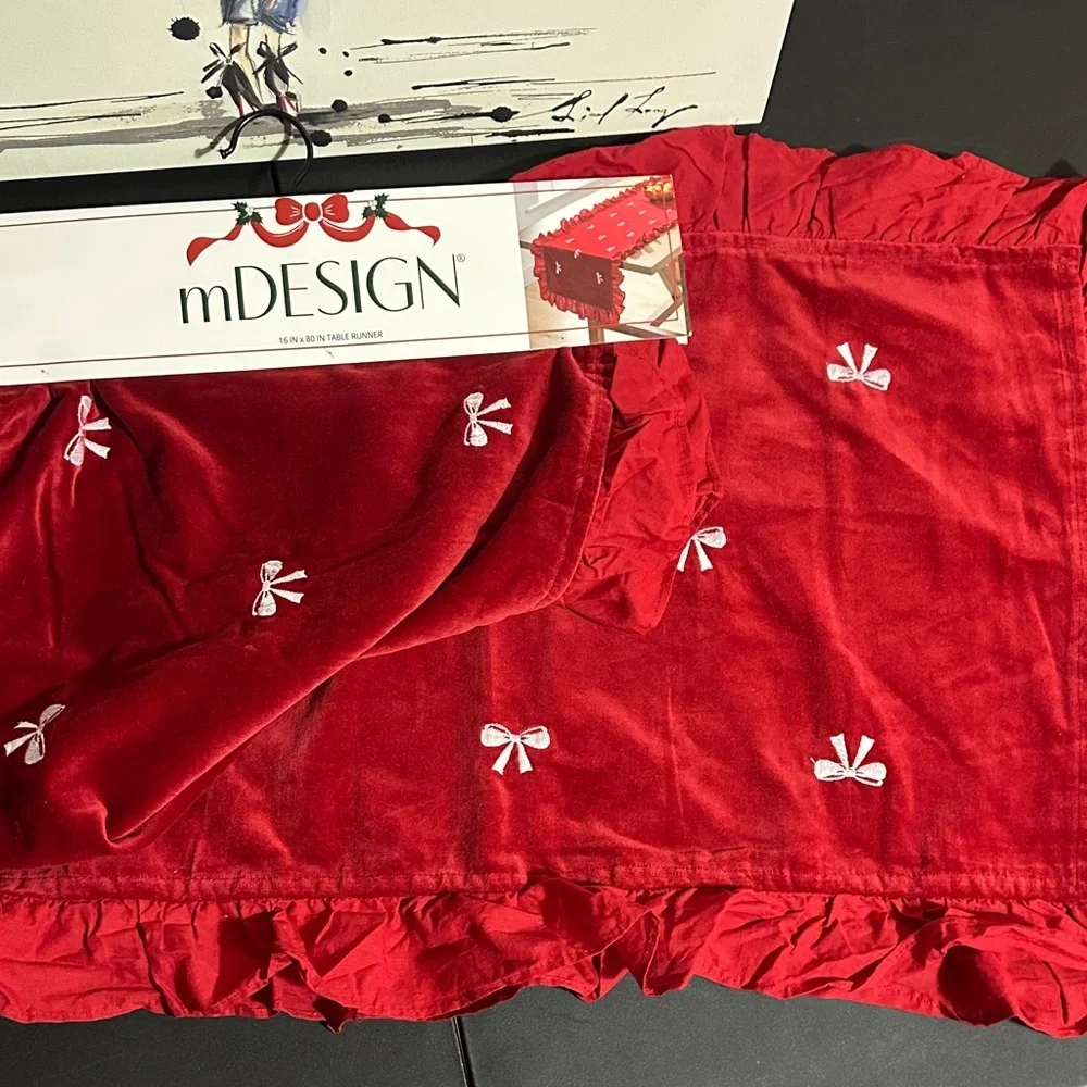 mDesign red velvet with white bow table runner